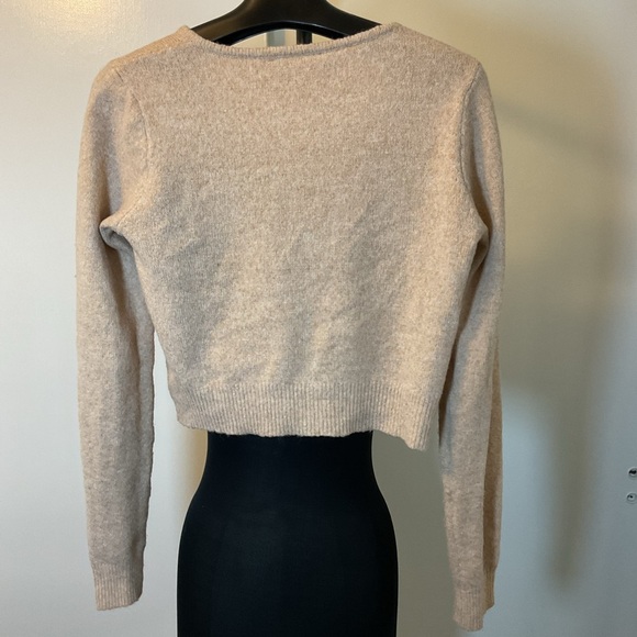 18. ASTR The Label Pearl Button V-Neck Cream Cardigan Size XL - Picture 8 of 8